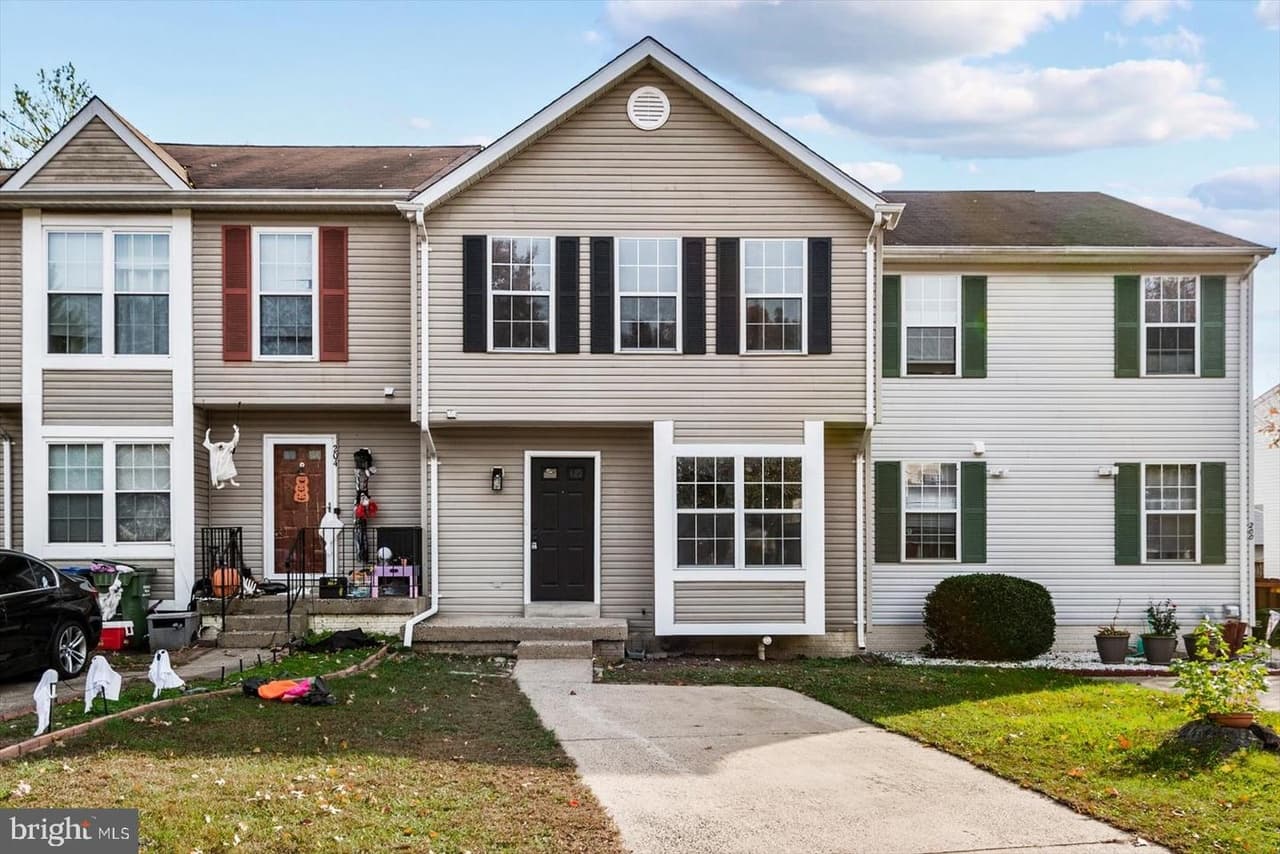 202 Blueridge Ct - Photo 1