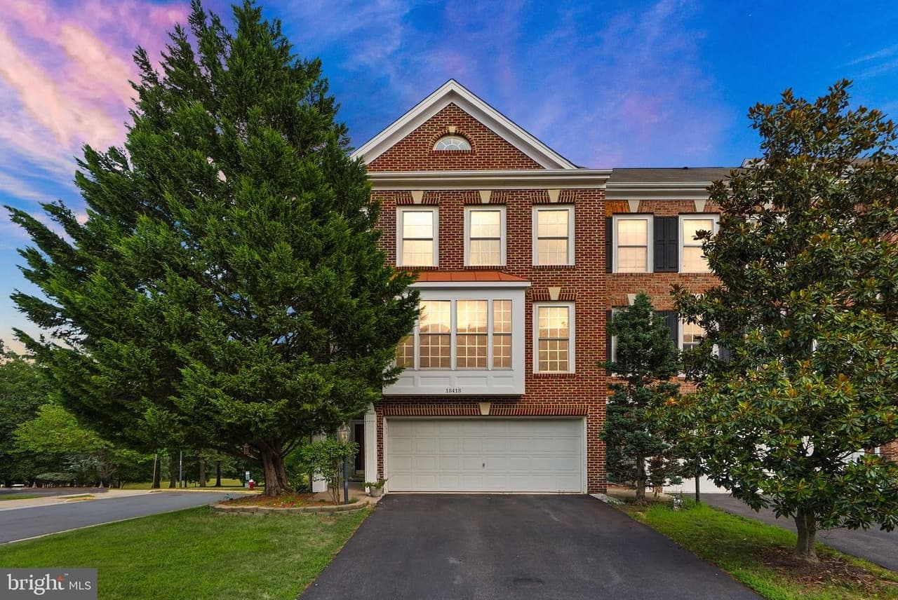 18418 Montview - Photo 1