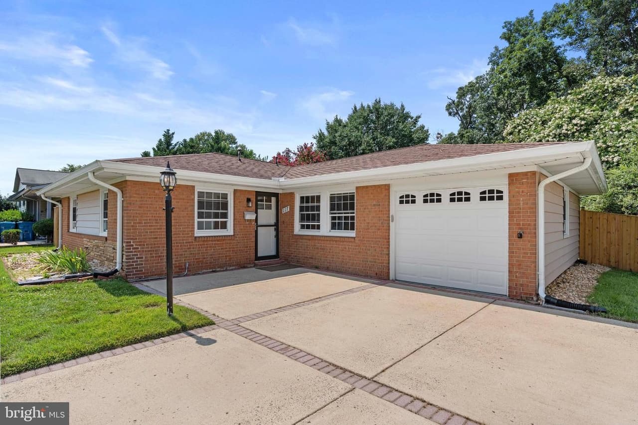117 N Alder - Photo 1