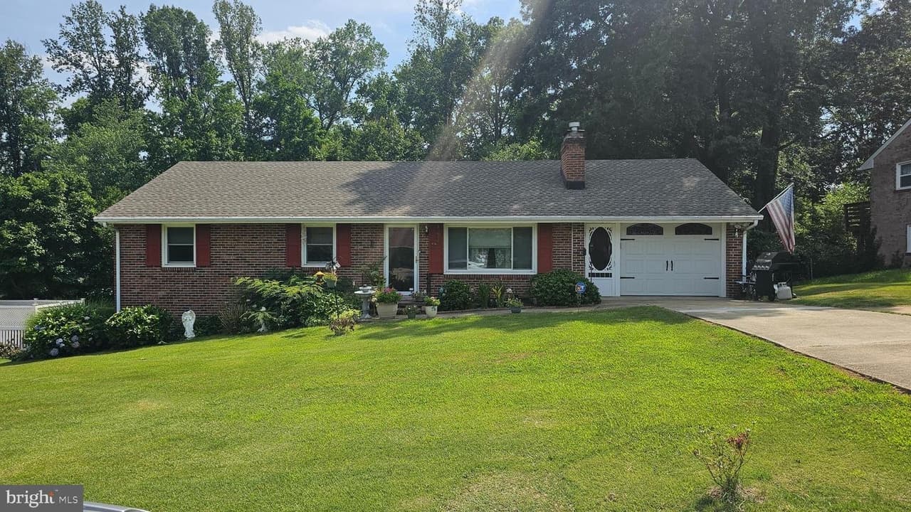215 Mount Pleasant - Photo 1