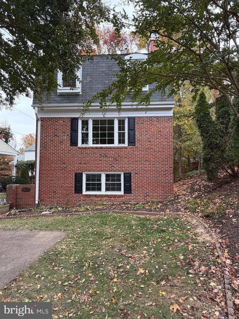 8643 Curtis - Photo 1
