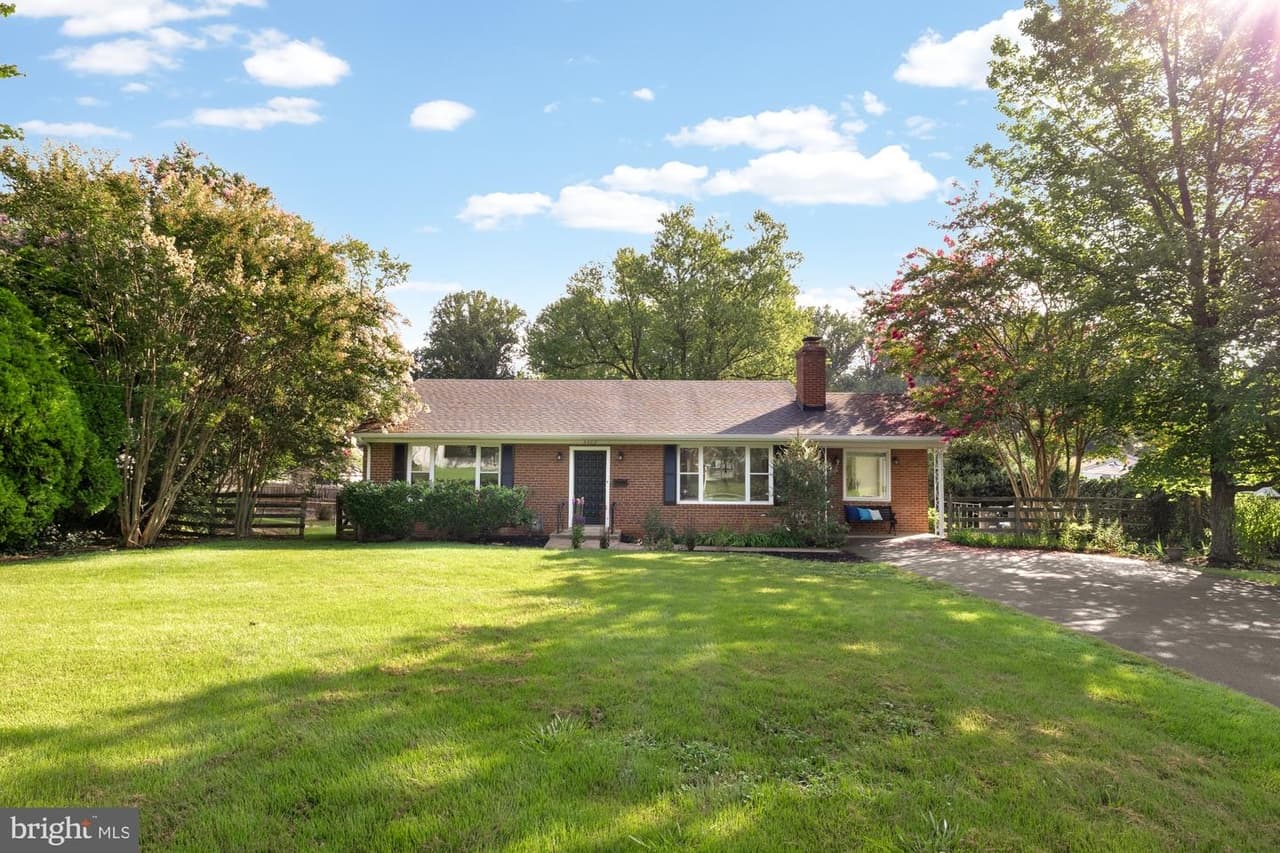 3608 Embassy - Photo 1