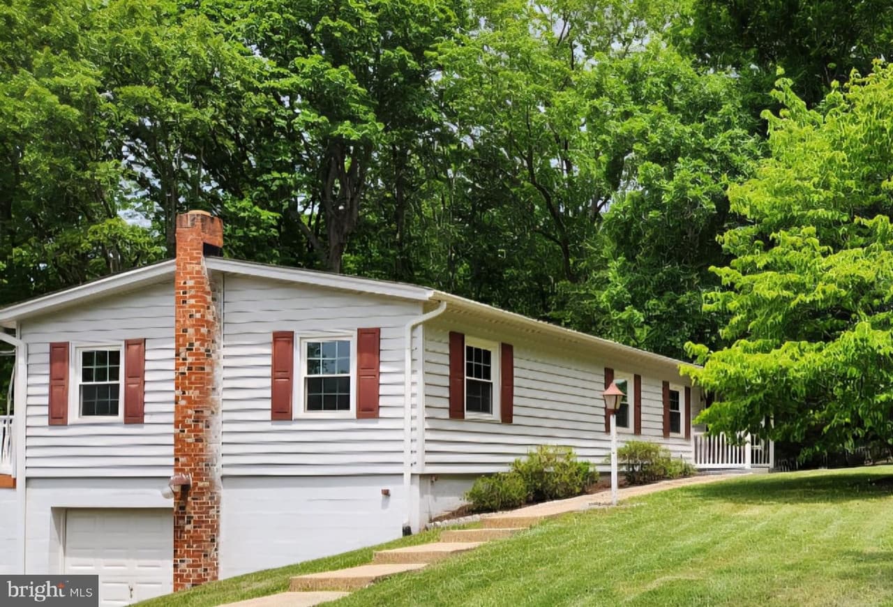 82 Hall - Photo 1